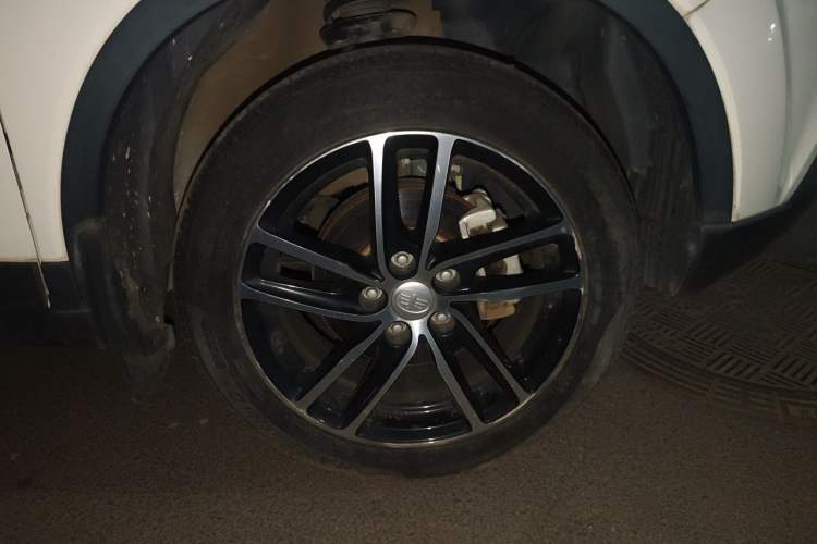Used Bestune X40 2017 1.6L Automatic Luxury Model Right Front Wheel Hub