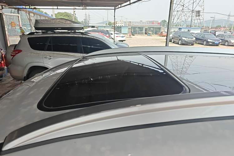 Used Bestune X40 2017 1.6L Automatic Prestige Edition Roof