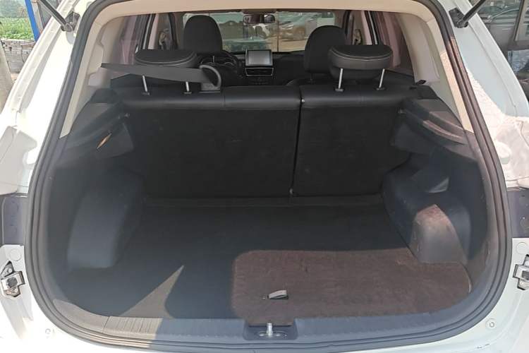 Used Bestune X40 2017 1.6L Automatic Prestige Edition Trunk