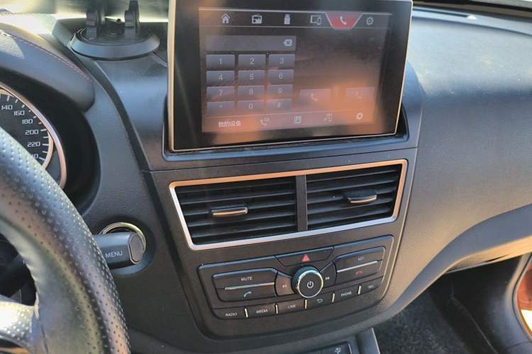 Used Bestune X40 2017 1.6L Automatic Prestige Edition Audio And AC Panel