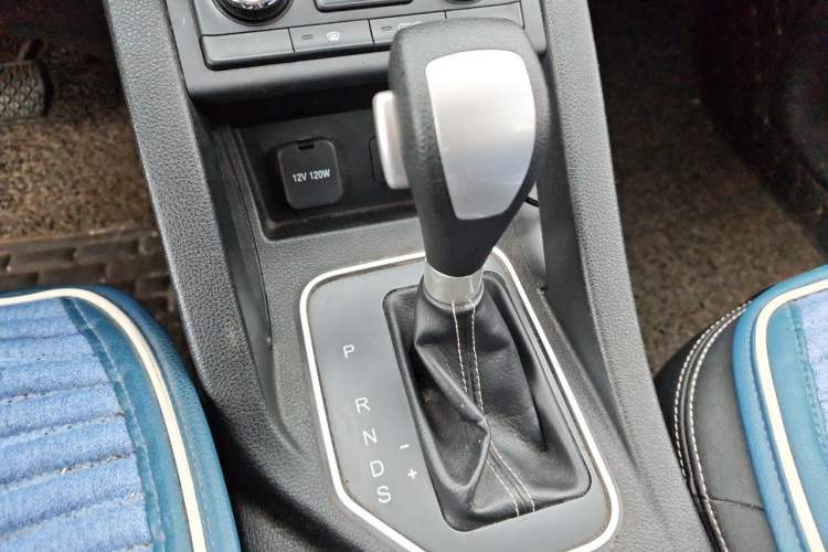 Used Bestune X40 2017 1.6L Automatic Prestige Edition Gear Lever