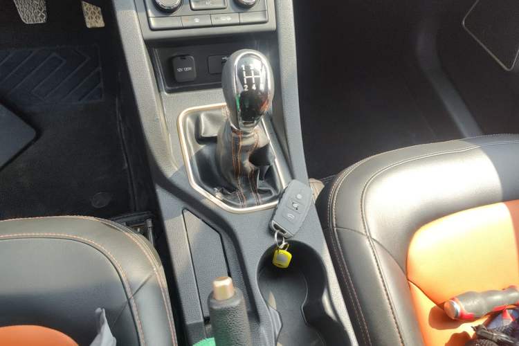 Used Bestune X40 2017 1.6L Manual Prestige Edition Gear Lever