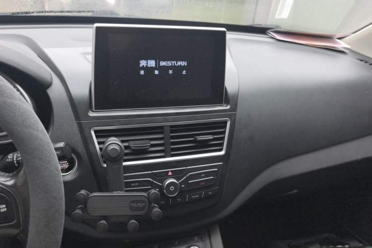 Used Bestune X40 2018 Internet Celebrity Edition 1.6L Automatic Luxury Version Audio And AC Panel