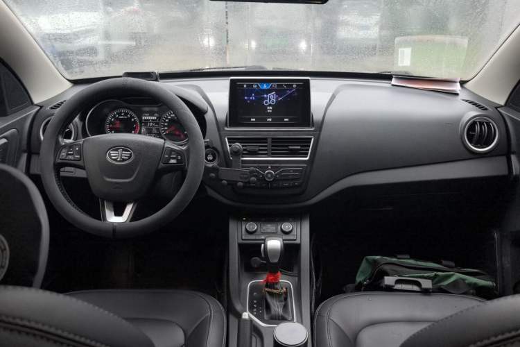 Used Bestune X40 2018 Internet Celebrity Edition 1.6L Automatic Luxury Version Center Console