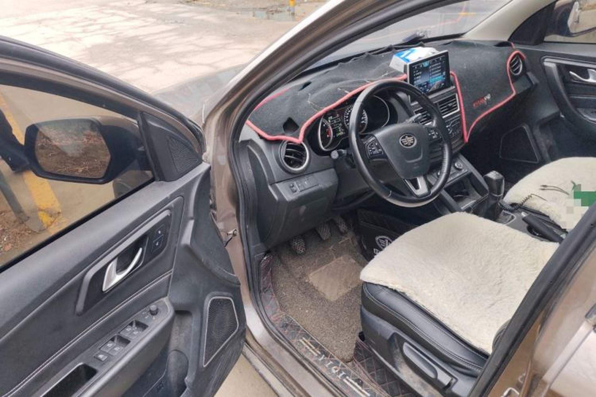 Used Bestune X40 2018 Internet Celebrity Edition 1.6L Manual Luxury Version Driver Seat