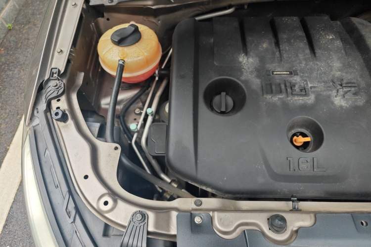 Used Bestune X40 2018 Internet Celebrity Edition 1.6L Automatic Connected Smart Cool Type Engine Bay Right