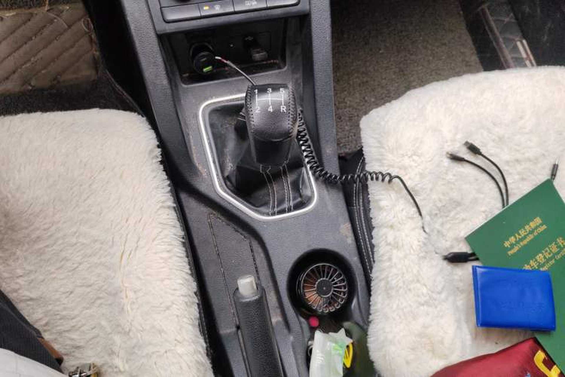 Used Bestune X40 2018 Internet Celebrity Edition 1.6L Manual Luxury Version Gear Lever