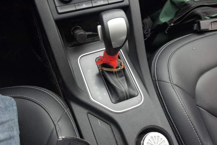 Used Bestune X40 2018 Internet Celebrity Edition 1.6L Automatic Luxury Version Gear Lever