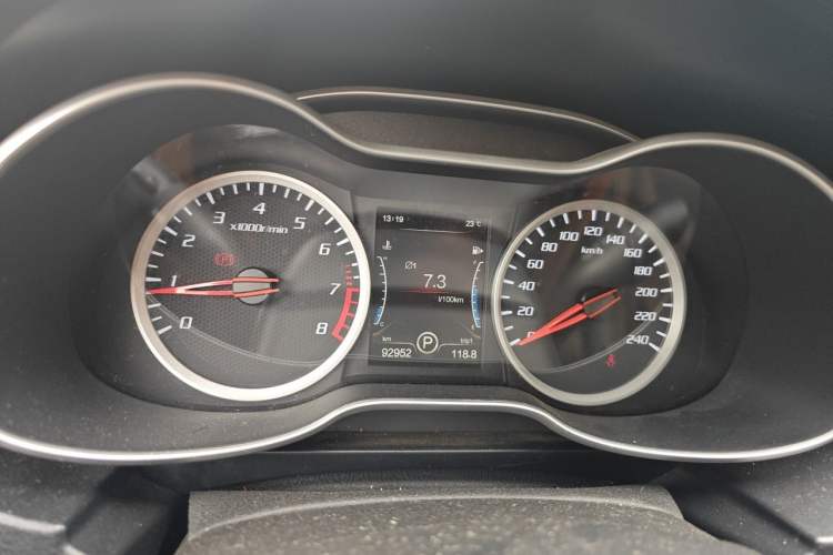 Used Bestune X40 2018 Internet Celebrity Edition 1.6L Automatic Connected Smart Cool Type Instrument Cluster