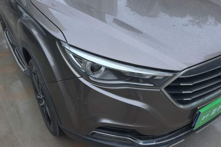 Used Bestune X40 2018 Internet Celebrity Edition 1.6L Automatic Luxury Version Right Front Headlight
