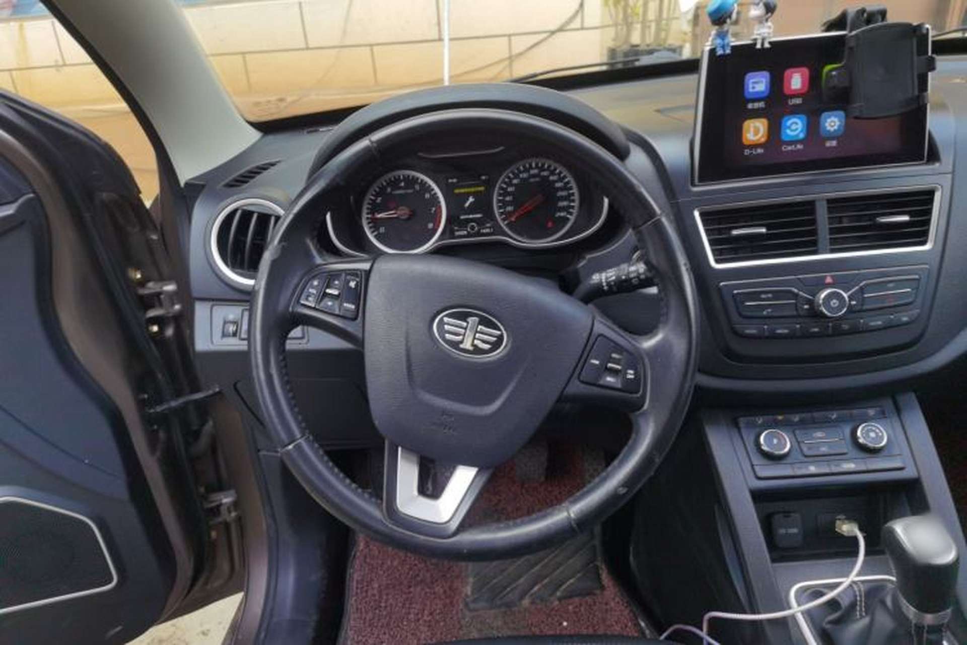 Used Bestune X40 2018 Internet Celebrity Edition 1.6L Manual Connected Smart Cool Type Steering Wheel