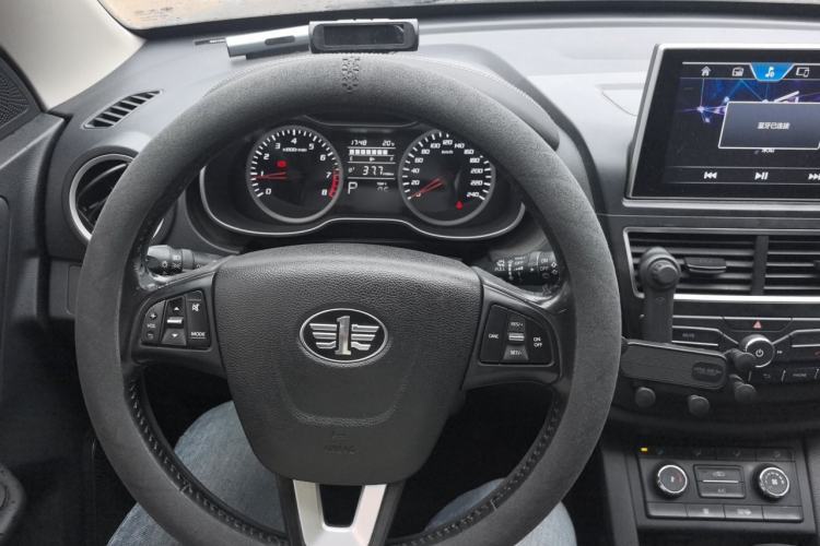 Used Bestune X40 2018 Internet Celebrity Edition 1.6L Automatic Luxury Version Steering Wheel