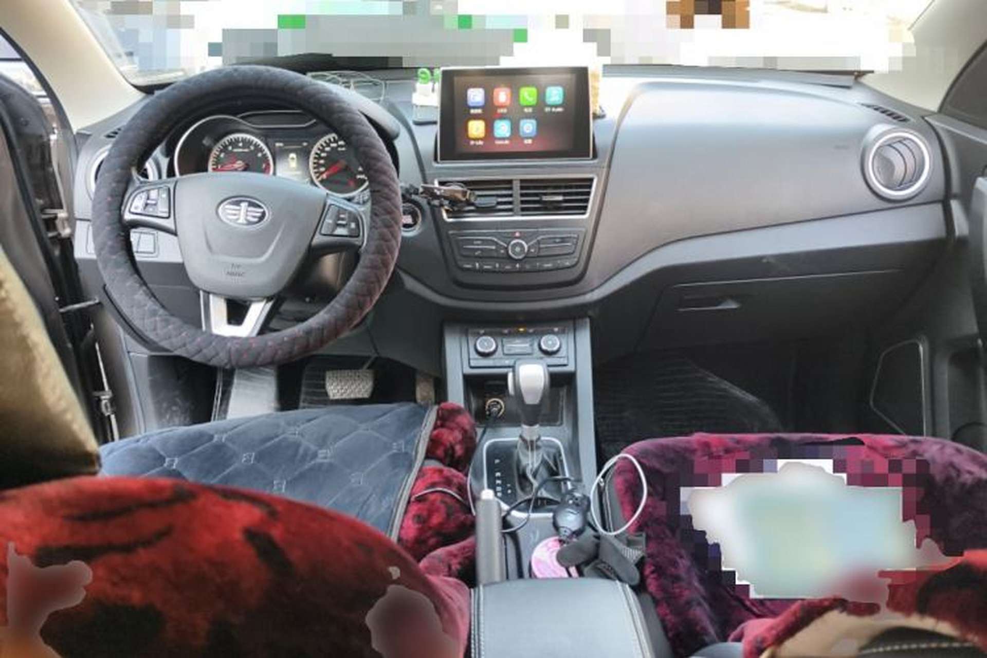 Used Bestune X40 2018 Internet Celebrity Edition 1.6L Automatic Connected Smart Cool Type Center Console