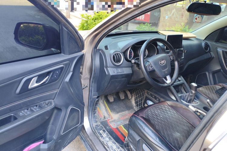 Used Bestune X40 2018 Internet Celebrity Edition 1.6L Manual Luxury Version Driver Seat