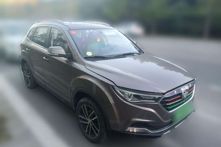 Used Bestune X40 2018 Internet Celebrity Edition 1.6L Manual Luxury Version Front Right 45 Deg