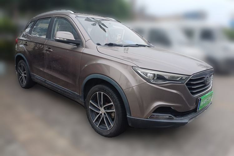 Used Bestune X40 2018 Internet Celebrity Edition 1.6L Manual Luxury Version Front Right 45 Deg