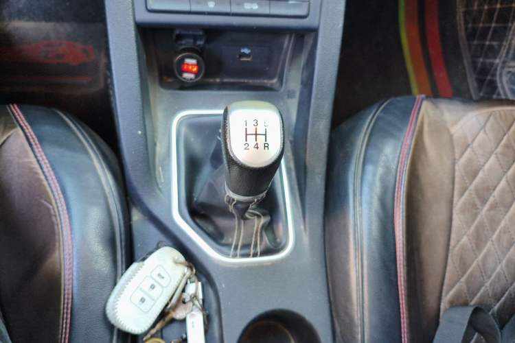 Used Bestune X40 2018 Internet Celebrity Edition 1.6L Manual Luxury Version Gear Lever