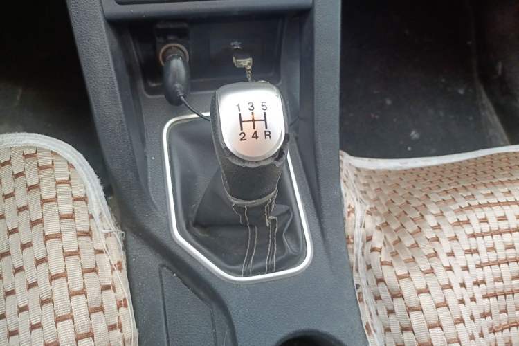 Used Bestune X40 2018 Internet Celebrity Edition 1.6L Manual Luxury Version Gear Lever