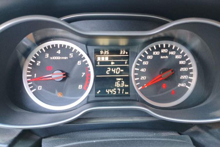 Used Bestune X40 2018 Internet Celebrity Edition 1.6L Manual Luxury Version Instrument Cluster