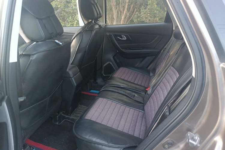 Used Bestune X40 2018 Internet Celebrity Edition 1.6L Manual Luxury Version Left Rear Seat