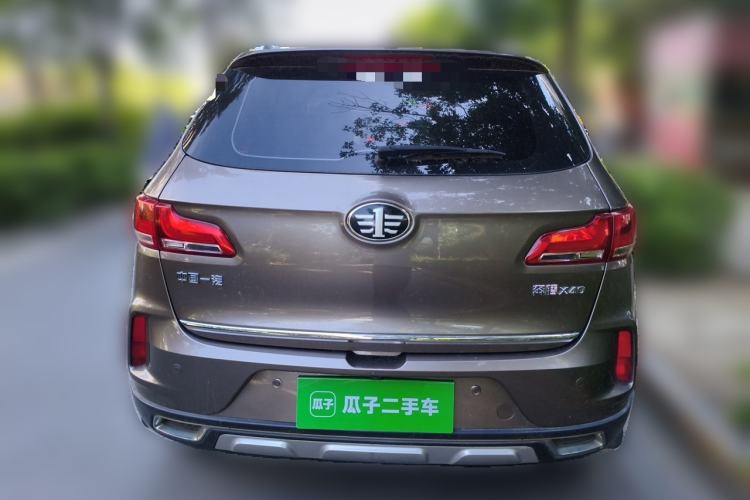 Used Bestune X40 2018 Internet Celebrity Edition 1.6L Manual Luxury Version Rear
