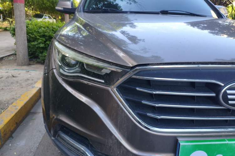 Used Bestune X40 2018 Internet Celebrity Edition 1.6L Manual Luxury Version Right Front Headlight