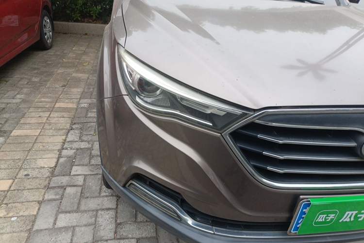 Used Bestune X40 2018 Internet Celebrity Edition 1.6L Manual Luxury Version Right Front Headlight