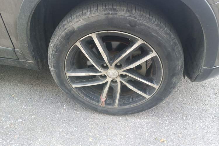 Used Bestune X40 2018 Internet Celebrity Edition 1.6L Manual Luxury Version Right Front Wheel Hub
