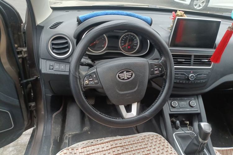 Used Bestune X40 2018 Internet Celebrity Edition 1.6L Manual Luxury Version Steering Wheel