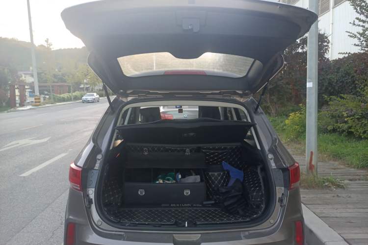 Used Bestune X40 2018 Internet Celebrity Edition 1.6L Manual Luxury Version Trunk