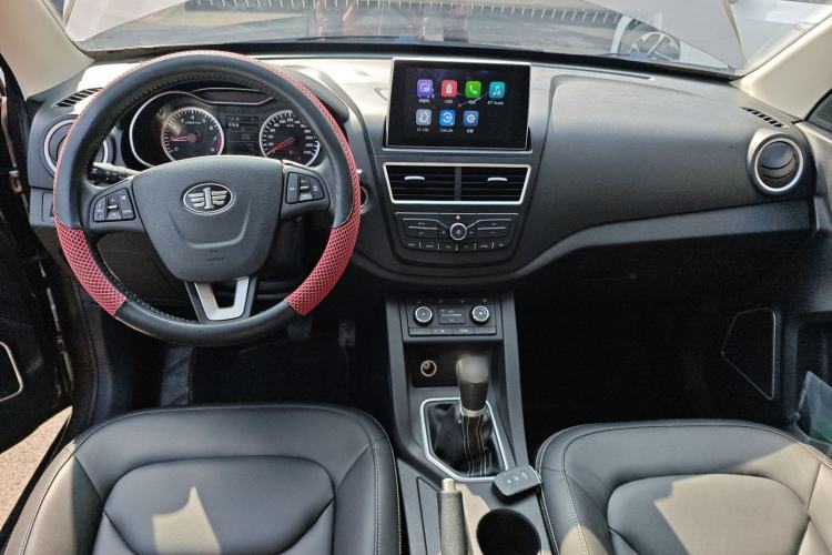 Used Bestune X40 2018 Internet Celebrity Edition 1.6L Manual Luxury Version Center Console