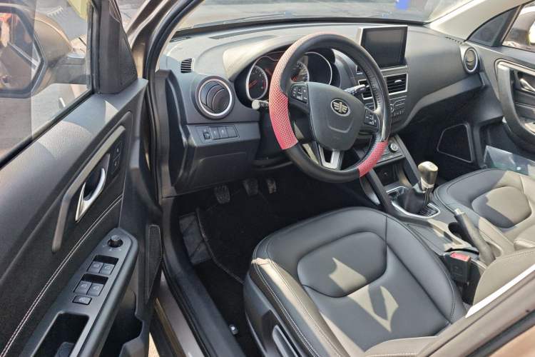 Used Bestune X40 2018 Internet Celebrity Edition 1.6L Manual Luxury Version Driver Seat