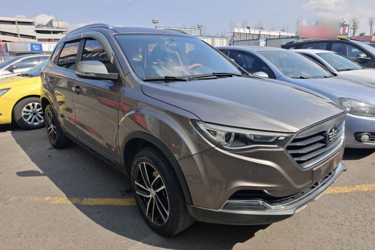 Used Bestune X40 2018 Internet Celebrity Edition 1.6L Manual Luxury Version Front Right 45 Deg