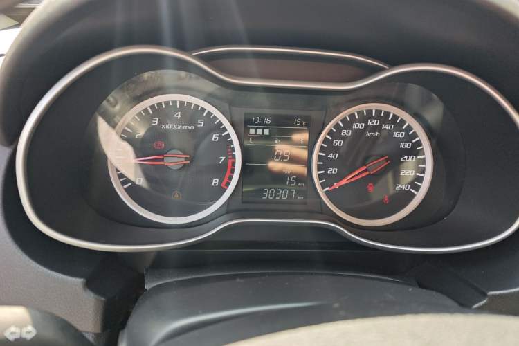 Used Bestune X40 2018 Internet Celebrity Edition 1.6L Manual Luxury Version Instrument Cluster