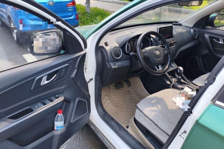 Used Bestune X40 2018 Internet Celebrity Edition 1.6L Automatic Luxury Version Driver Seat