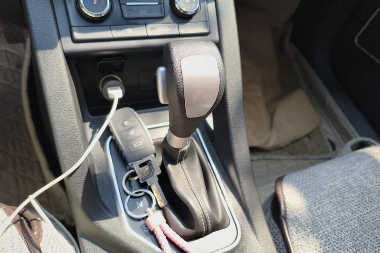 Used Bestune X40 2018 Internet Celebrity Edition 1.6L Automatic Luxury Version Gear Lever