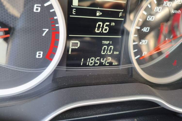 Used Bestune X40 2018 Internet Celebrity Edition 1.6L Automatic Luxury Version Odometer Close Up