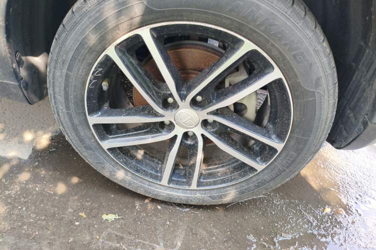 Used Bestune X40 2018 Internet Celebrity Edition 1.6L Automatic Luxury Version Right Front Wheel Hub