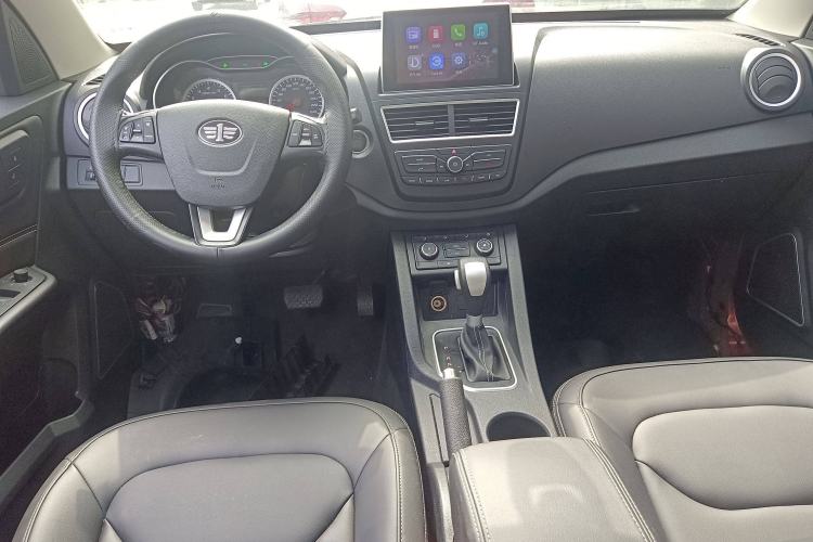 Used Bestune X40 2018 Internet Celebrity Edition 1.6L Automatic Luxury Version Center Console