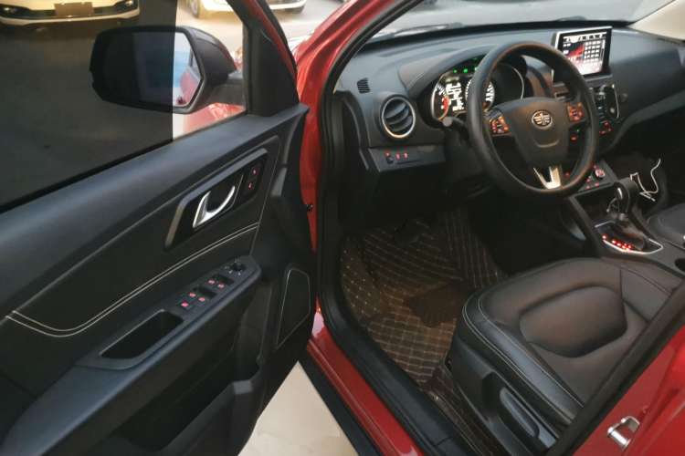 Used Bestune X40 2018 Internet Celebrity Edition 1.6L Automatic Luxury Version Driver Seat