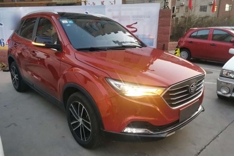 Used Bestune X40 2018 Internet Celebrity Edition 1.6L Automatic Luxury Version Front Right 45 Deg
