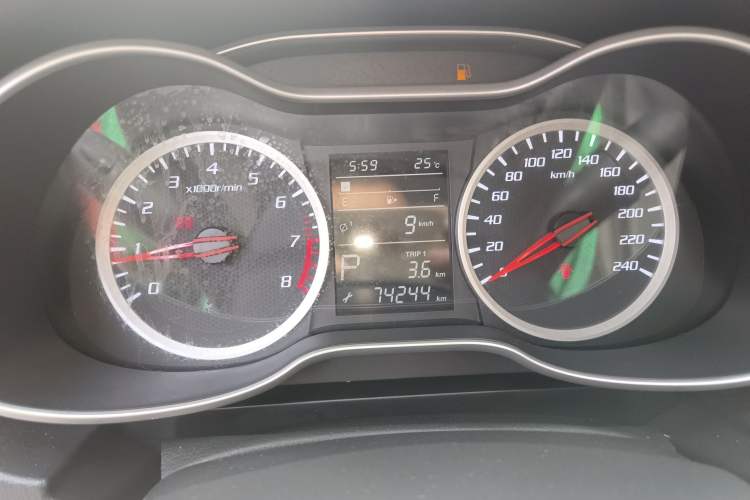 Used Bestune X40 2018 Internet Celebrity Edition 1.6L Automatic Luxury Version Instrument Cluster