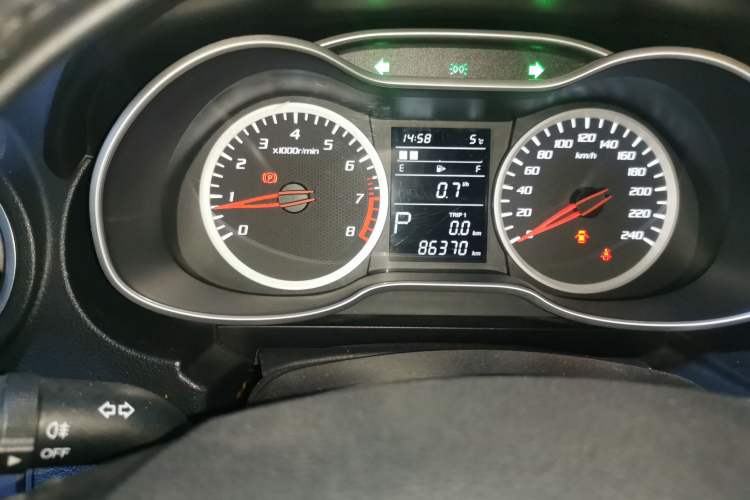 Used Bestune X40 2018 Internet Celebrity Edition 1.6L Automatic Luxury Version Odometer Close Up