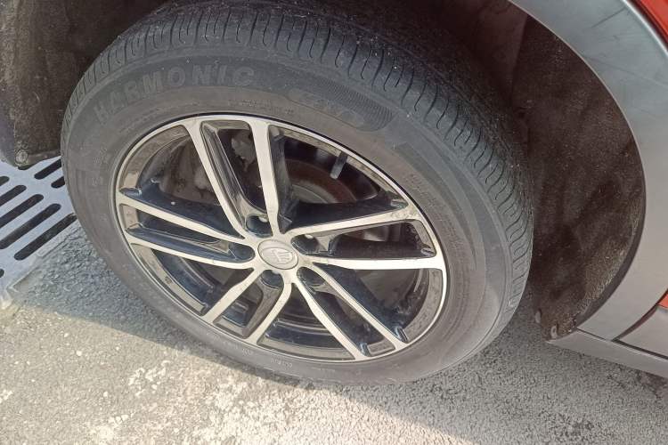 Used Bestune X40 2018 Internet Celebrity Edition 1.6L Automatic Luxury Version Right Rear Wheel Hub