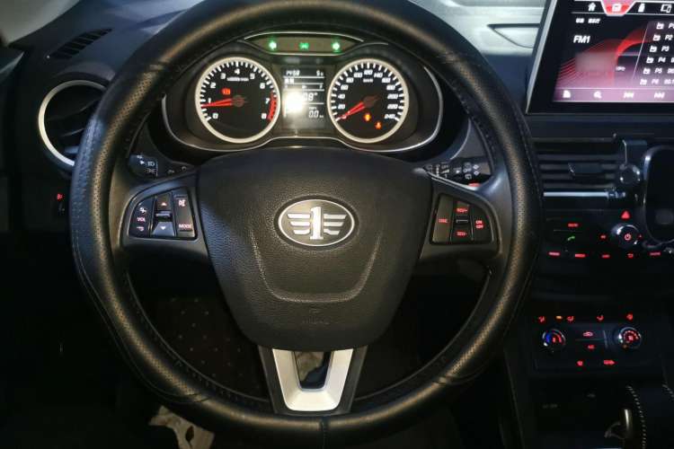Used Bestune X40 2018 Internet Celebrity Edition 1.6L Automatic Luxury Version Steering Wheel