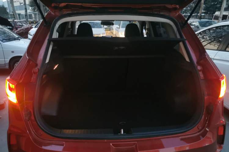 Used Bestune X40 2018 Internet Celebrity Edition 1.6L Automatic Luxury Version Trunk