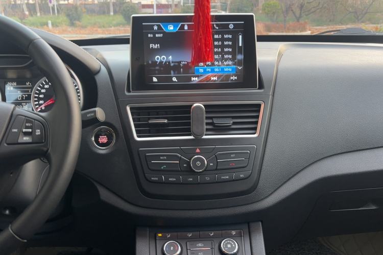 Used Bestune X40 2018 Internet Celebrity Edition 1.6L Automatic Luxury Version Audio And AC Panel