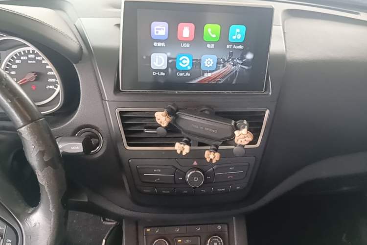 Used Bestune X40 2018 Internet Celebrity Edition 1.6L Automatic Luxury Version Audio And AC Panel