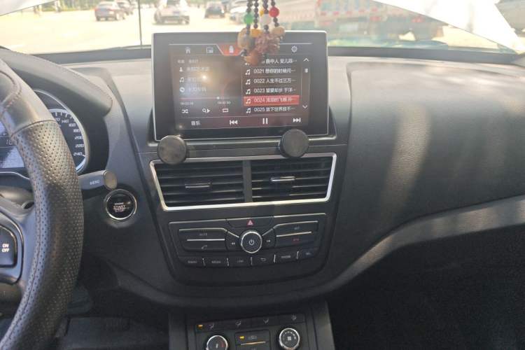 Used Bestune X40 2018 Internet Celebrity Edition 1.6L Manual Luxury Version Audio And AC Panel