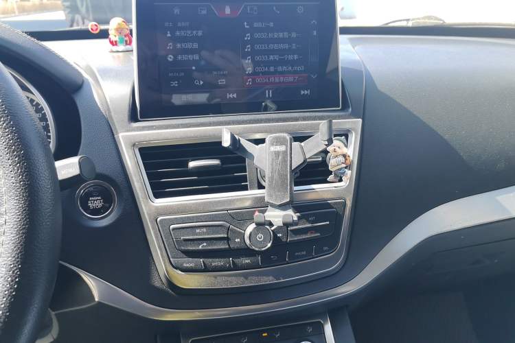 Used Bestune X40 2018 Internet Celebrity Edition 1.6L Automatic Luxury Version Audio And AC Panel
